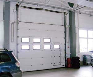 Пример встроенных окон в ворота Харьков